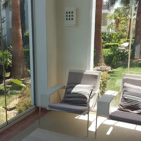 Laguna Apartment *